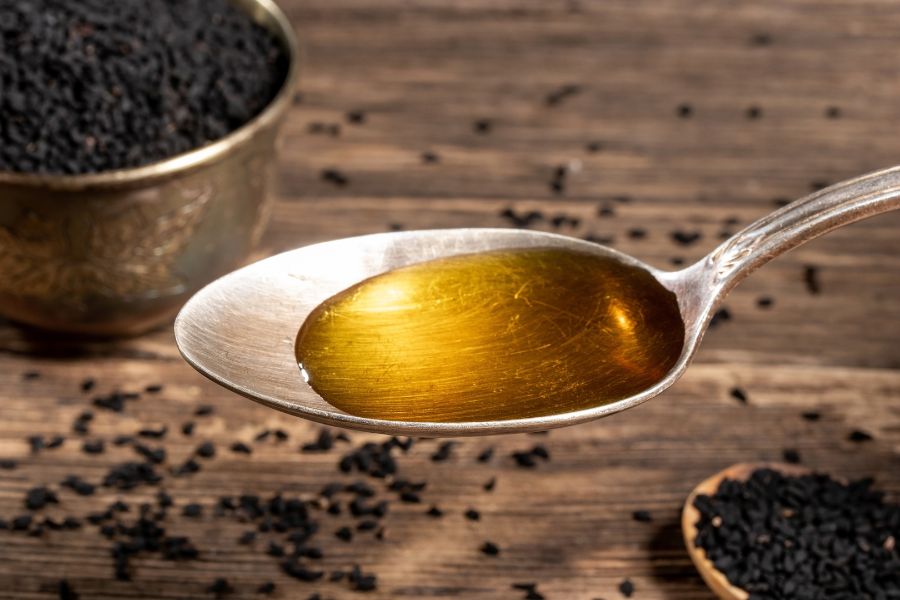 Black Seed Oil: How To Make And Use It For Hair – Traya